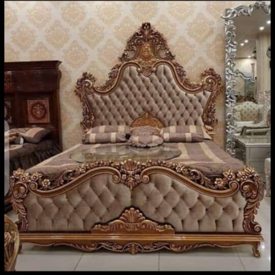Royal Traditional Hand-Carved Solid Wood Bed with High Headboard